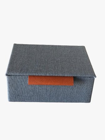 Caixa tecido linho azul com alça em couro cor terracota pequena