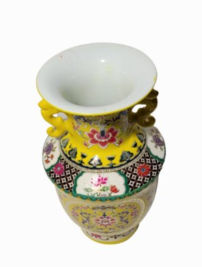 Vaso de porcelana indiano colorido.