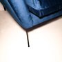 Sofa veludo azul dois lugares