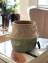 Vaso De Cerâmica Verde E Bege Detalhe De Corda
